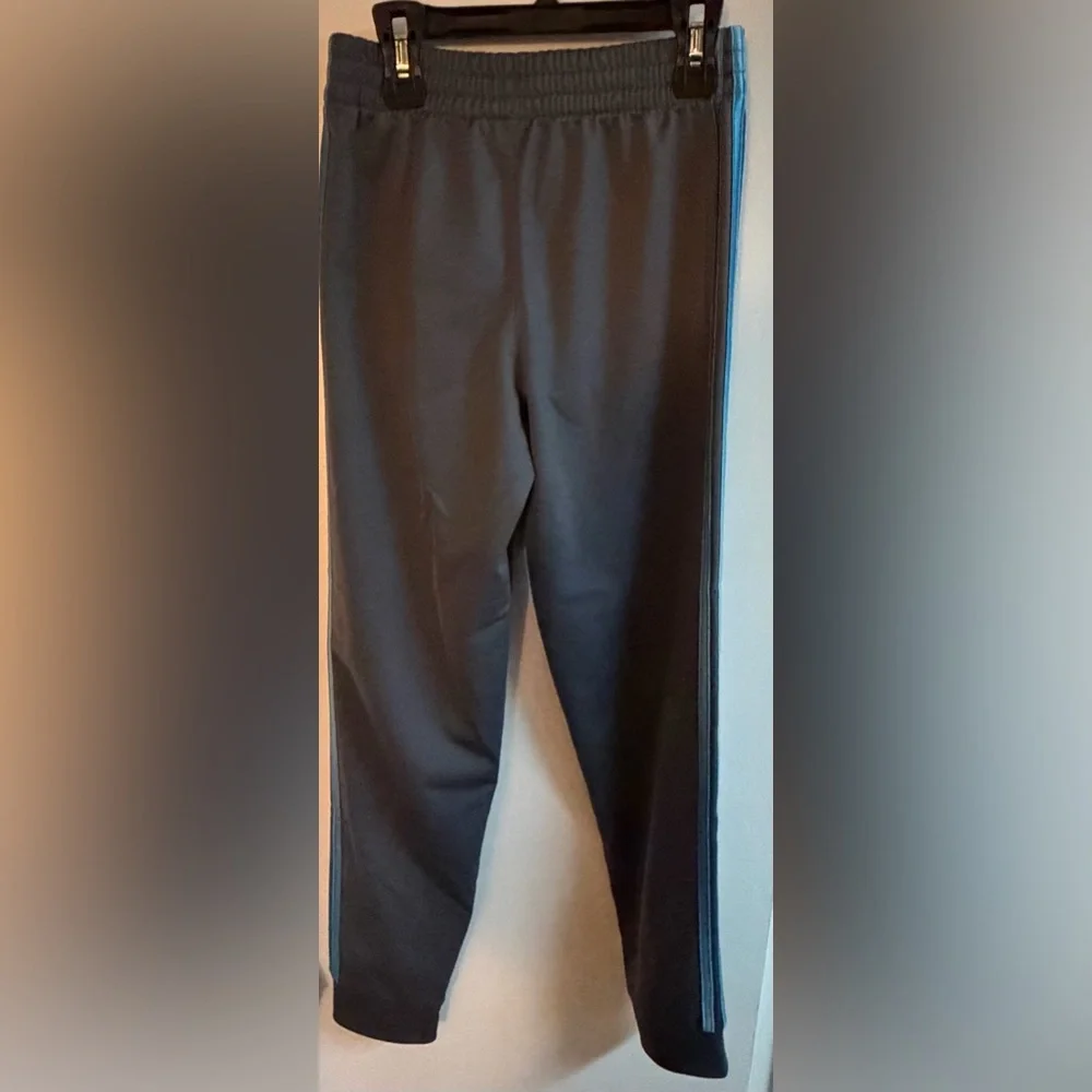 Adidas Kids jogging pants - Picture 2 of 8